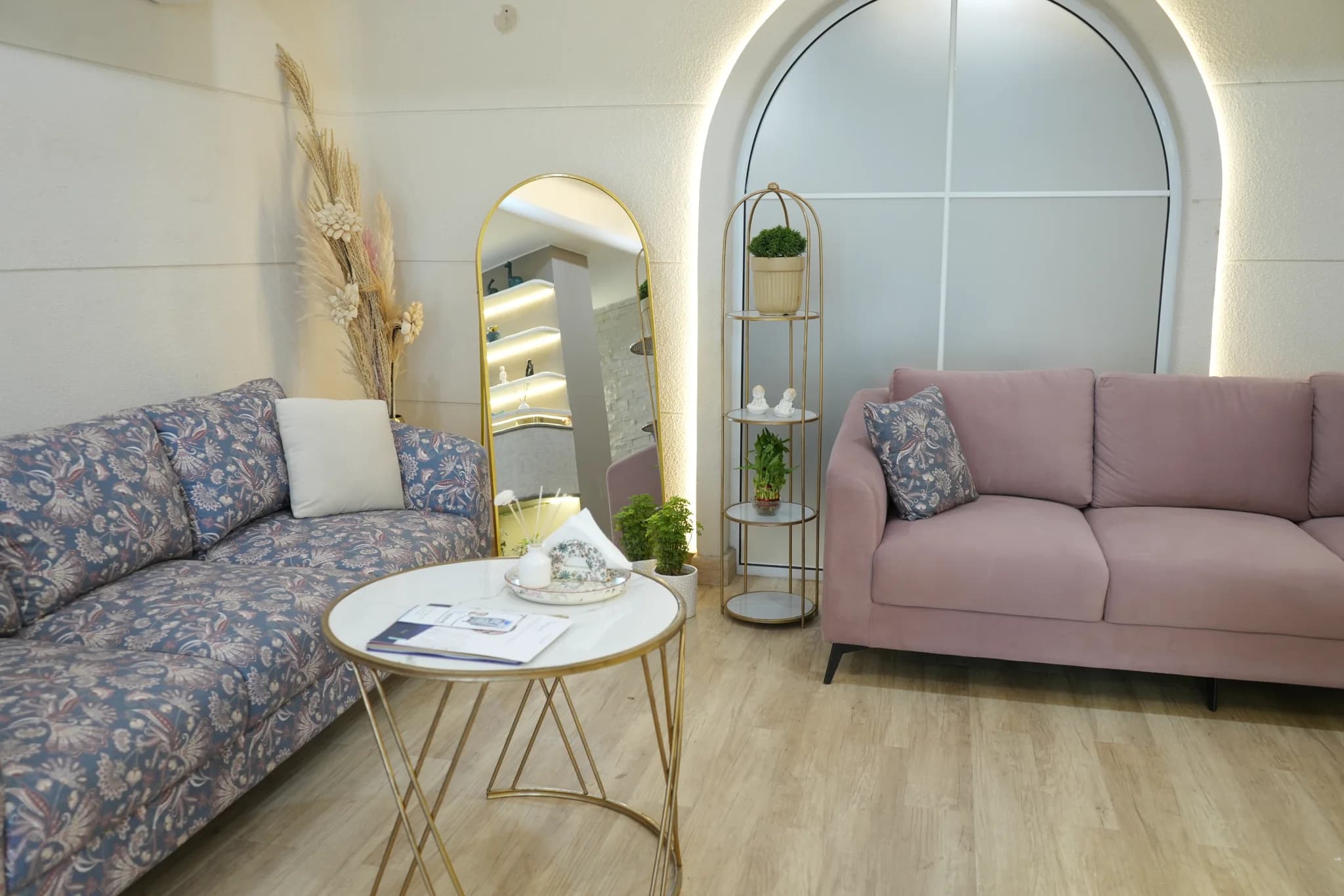 Private follow-up and review lounge